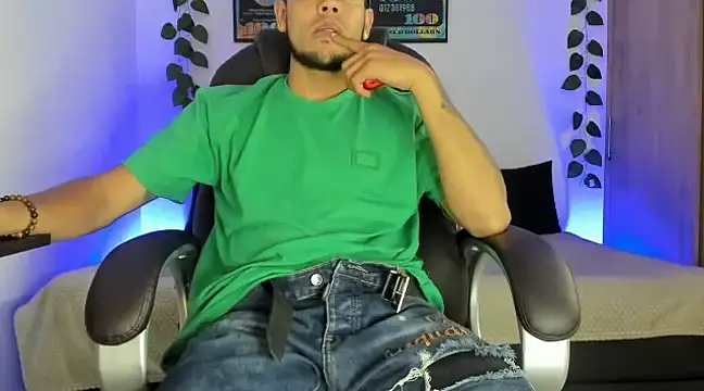 Snapshot of mikee_scooth chatting on March 4, 2025, 1:28 pm mikee scooth online show from March 4, 2025, 1:28 pm