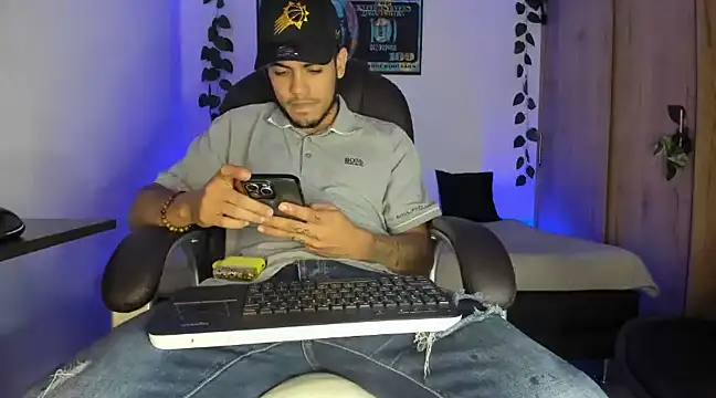 Snapshot of mikee_scooth chatting on March 14, 2025, 2:31 am mikee scooth online show from March 14, 2025, 2:31 am