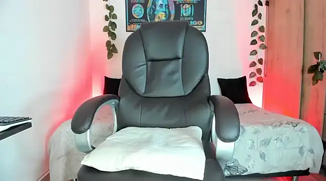 Snapshot of mikee_scooth chatting on February 27, 2025, 2:14 am mikee scooth online show from February 27, 2025, 2:14 am