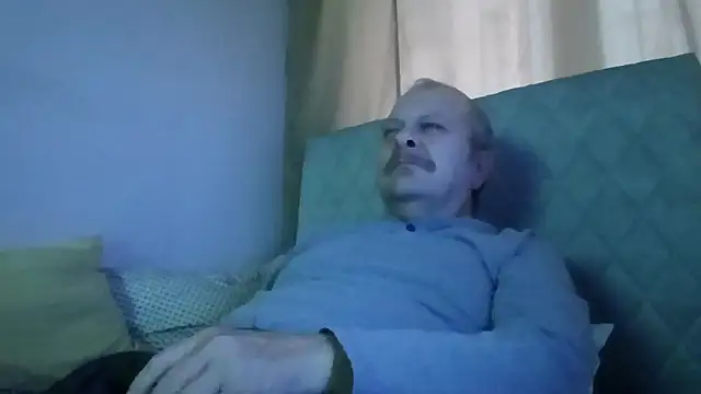 amylrmm1903 online show from November 11, 2025, 12:44 pm