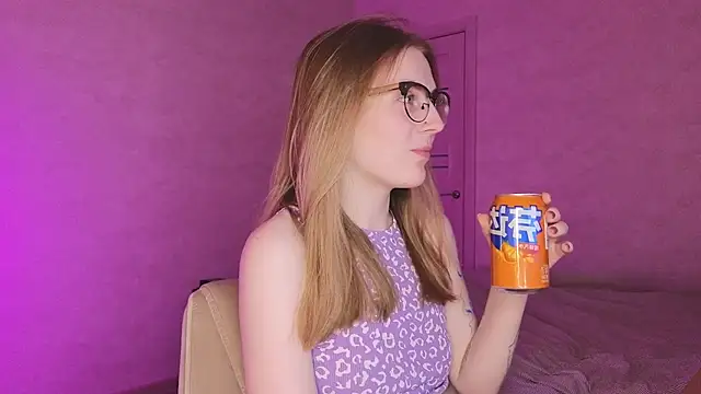 HalieCross online show from November 17, 2025, 4:27 am