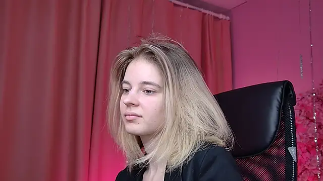 Snapshot of TinaDavil chatting on February 10, 2026, 1:21 pm TinaDavil online show from February 10, 2026, 1:21 pm