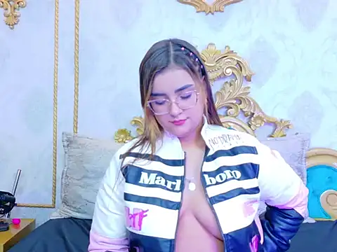 Snapshot of ZoehRoux chatting on October 3, 2025, 4:14 am ZoehRoux online show from October 3, 2025, 4:14 am