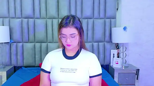 Snapshot of ZoehRoux chatting on November 14, 2025, 4:05 am ZoehRoux online show from November 14, 2025, 4:05 am