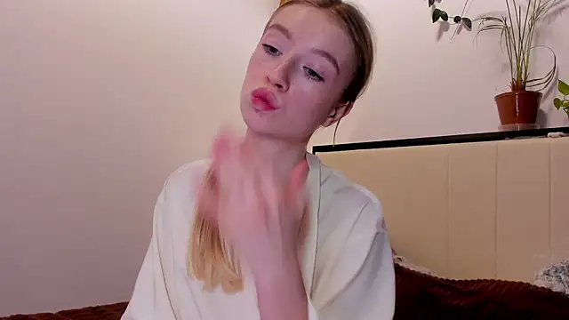 minidivaa  online show from November 15, 2025, 9:19 pm