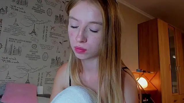 minidivaa  online show from September 13, 2025, 7:25 pm