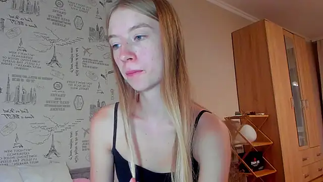 minidivaa  online show from September 23, 2025, 5:09 pm