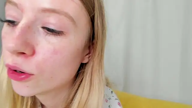 minidivaa  online show from March 5, 2025, 8:21 pm