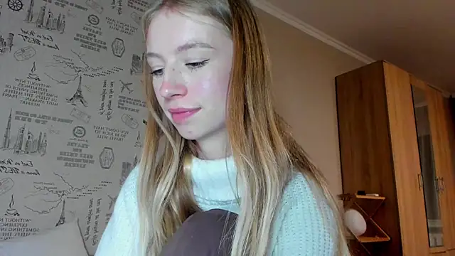 minidivaa  online show from October 12, 2025, 8:10 pm