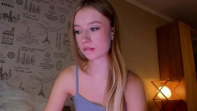 minidivaa  online show from November 10, 2025, 8:47 pm