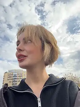 Snapshot of SandraCarter chatting on October 23, 2025, 7:18 am SandraCarter online show from October 23, 2025, 7:18 am