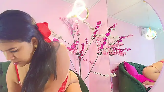 almendraevans online show from March 18, 2025, 11:55 am