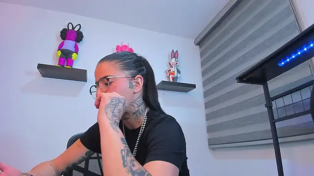 Snapshot of Gangster_Girl chatting on November 28, 2025, 3:39 am Gangster Girl online show from November 28, 2025, 3:39 am