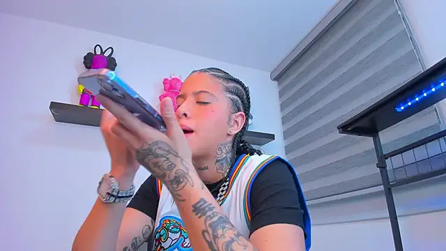 Snapshot of Gangster_Girl chatting on November 4, 2025, 2:26 am Gangster Girl online show from November 4, 2025, 2:26 am