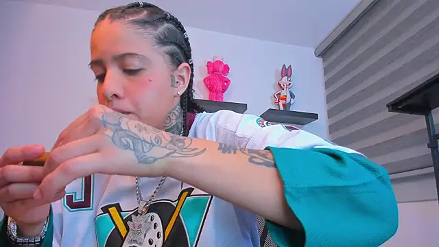 Snapshot of Gangster_Girl chatting on November 10, 2025, 5:56 am Gangster Girl online show from November 10, 2025, 5:56 am