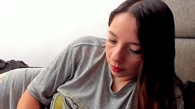 Snapshot of KatyLizz chatting on October 5, 2025, 6:42 pm KatyLizz online show from October 5, 2025, 6:42 pm