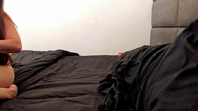 Snapshot of KatyLizz chatting on October 16, 2025, 10:18 pm KatyLizz online show from October 16, 2025, 10:18 pm