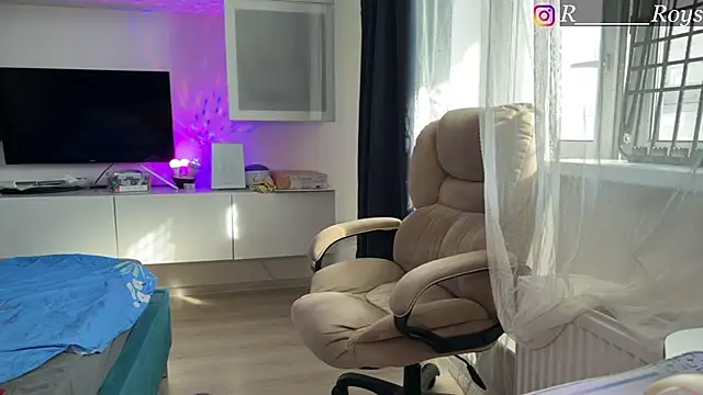 courteous raspberrry online show from March 11, 2026, 10:53 am