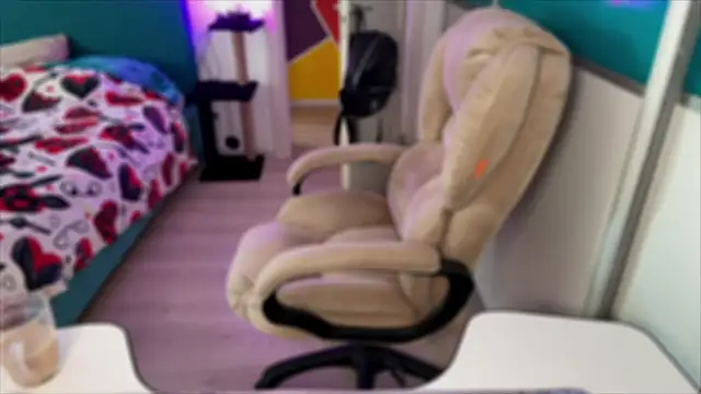 Snapshot of courteous_raspberrry chatting on October 1, 2025, 11:14 am courteous raspberrry online show from October 1, 2025, 11:14 am