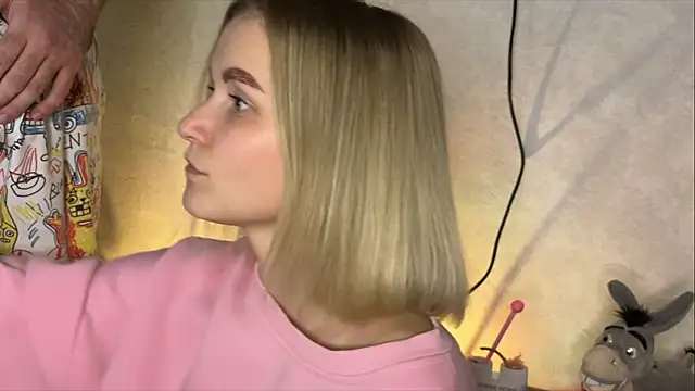 Adelovenick online show from March 19, 2025, 6:55 pm