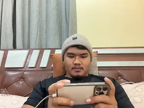 rasbari22 online show from November 11, 2025, 3:40 pm