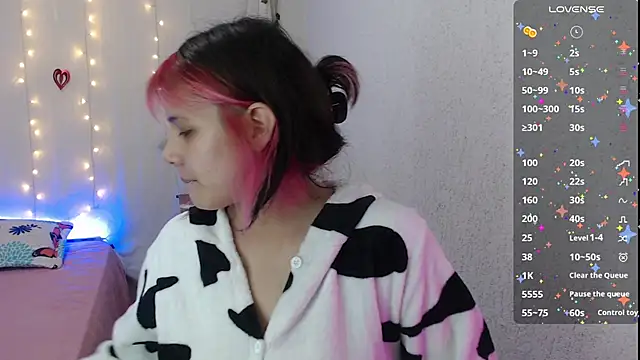 Snapshot of mixie_cute chatting on March 2, 2025, 2:15 pm mixie cute online show from March 2, 2025, 2:15 pm