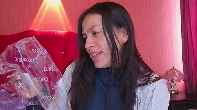 EmiGomez  online show from October 17, 2025, 1:35 pm