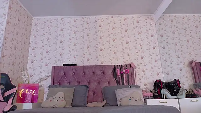 AvrillThomas online show from December 4, 2025, 5:56 pm