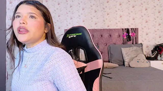 AvrillThomas online show from November 7, 2025, 6:34 pm