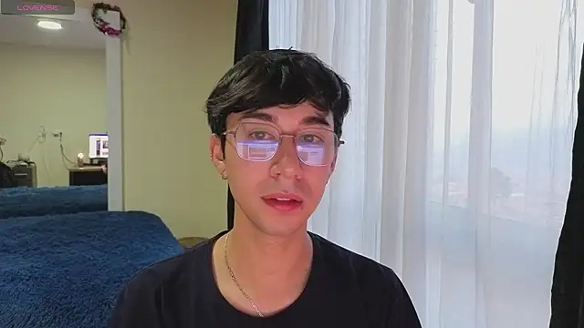 Snapshot of cameron_cum chatting on December 23, 2025, 11:09 am cameron cum online show from December 23, 2025, 11:09 am