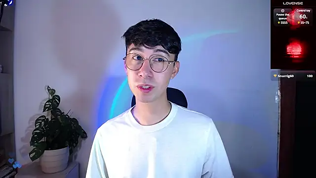 Snapshot of cameron_cum chatting on March 22, 2025, 11:32 am cameron cum online show from March 22, 2025, 11:32 am