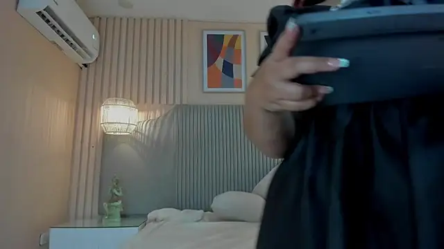 samyriverss online show from October 3, 2025, 1:53 am