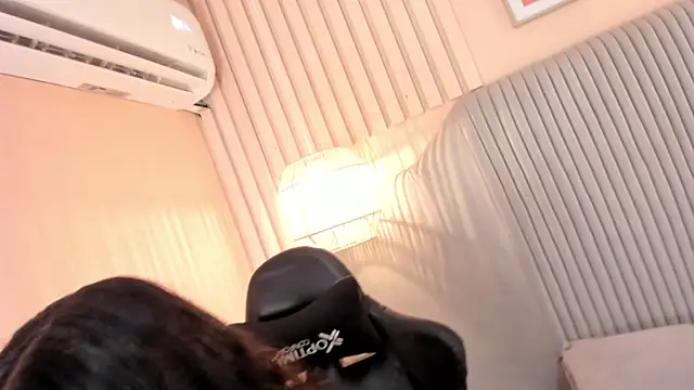 samyriverss online show from December 4, 2025, 5:23 pm