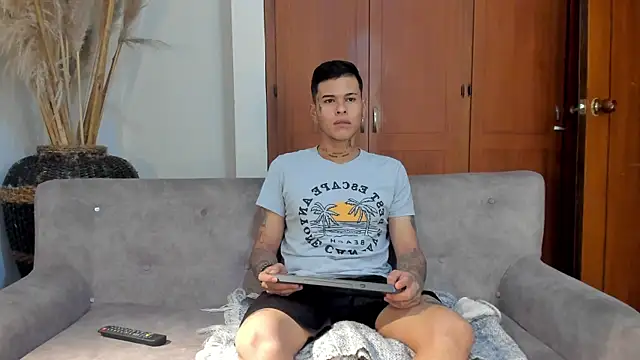 Snapshot of jamesinked_ chatting on November 9, 2025, 8:13 pm jamesinked online show from November 9, 2025, 8:13 pm