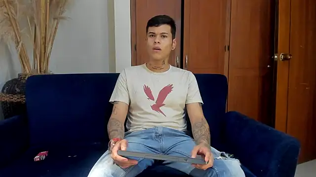 Snapshot of jamesinked_ chatting on November 23, 2025, 12:20 am jamesinked online show from November 23, 2025, 12:20 am