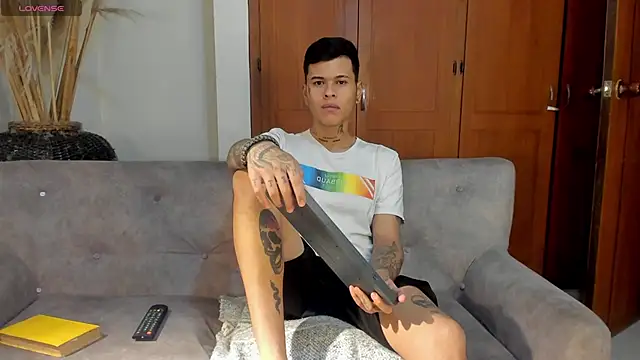 Snapshot of jamesinked_ chatting on November 13, 2025, 1:31 am jamesinked online show from November 13, 2025, 1:31 am