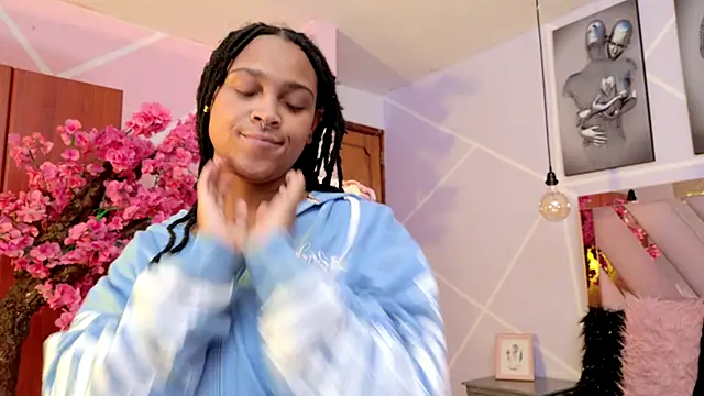 Elith noa online show from October 14, 2025, 7:25 pm