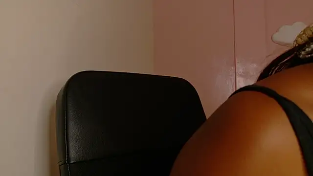 briannajackson  online show from December 3, 2025, 7:35 pm