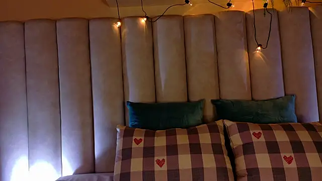 briannajackson  online show from September 16, 2025, 11:44 am