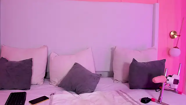 shaina vasquez online show from November 28, 2025, 5:18 am