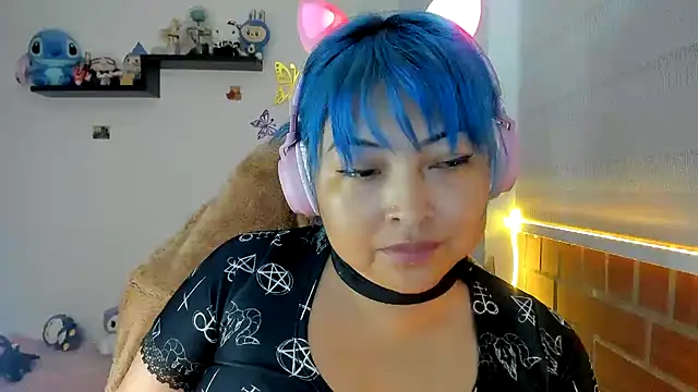 Shaddycute  online show from November 25, 2025, 1:55 pm