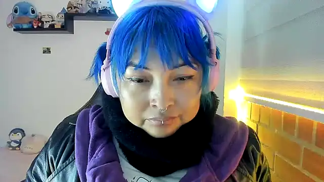 Shaddycute  online show from November 6, 2025, 4:05 am