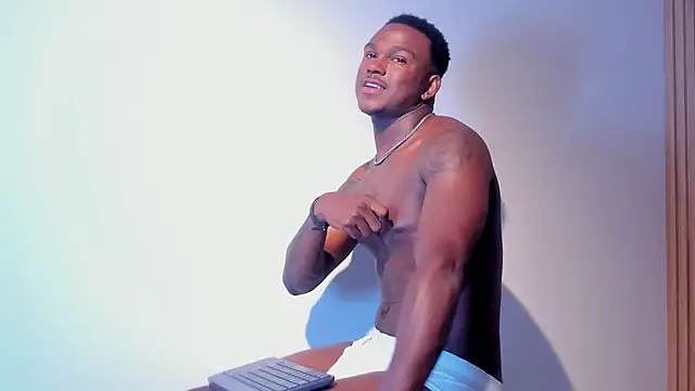 Snapshot of Troykhalil chatting on March 19, 2025, 2:05 am Troykhalil online show from March 19, 2025, 2:05 am