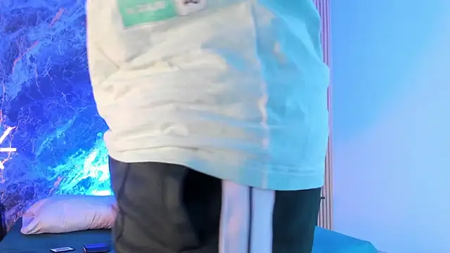 Snapshot of Troykhalil chatting on September 29, 2025, 8:14 pm Troykhalil online show from September 29, 2025, 8:14 pm