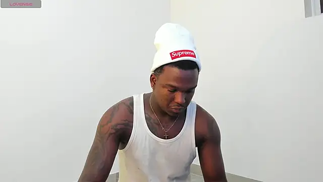 Snapshot of Troykhalil chatting on November 18, 2025, 1:32 am Troykhalil online show from November 18, 2025, 1:32 am