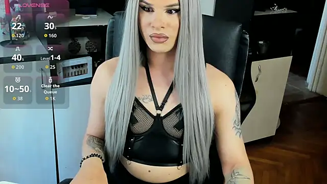 Snapshot of EvelynLexy chatting on May 12, 2026, 12:33 pm EvelynLexy online show from May 12, 2026, 12:33 pm