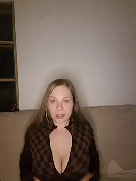 katiestevens online show from November 18, 2025, 9:18 pm