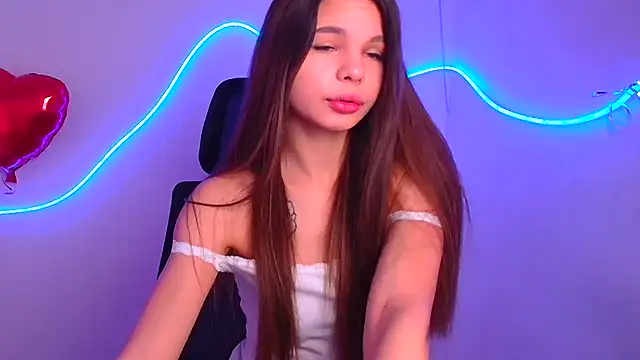 Snapshot of Hanna_Way chatting on February 24, 2025, 7:44 am Hanna Way online show from February 24, 2025, 7:44 am