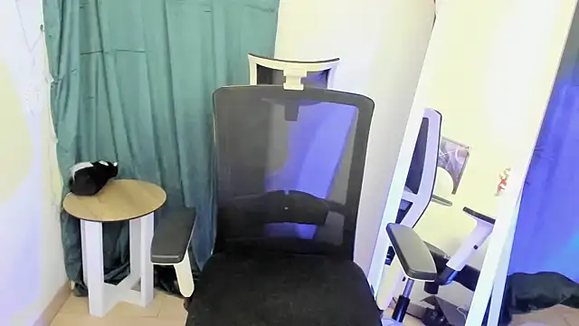 Snapshot of Hanna_Way chatting on March 9, 2025, 5:06 pm Hanna Way online show from March 9, 2025, 5:06 pm