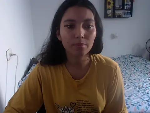 HannaKlein online show from December 11, 2024, 1:39 pm